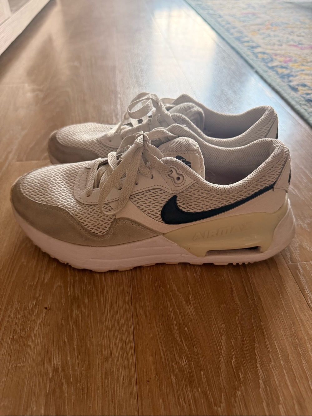 Nike women’s  Beige, White & Black Low-Top Sneakers